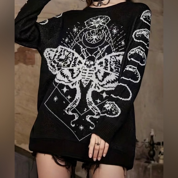 Death Head Moth Sweater Goth/Punk/Halloween Women’s: Medium - Picture 9 of 9